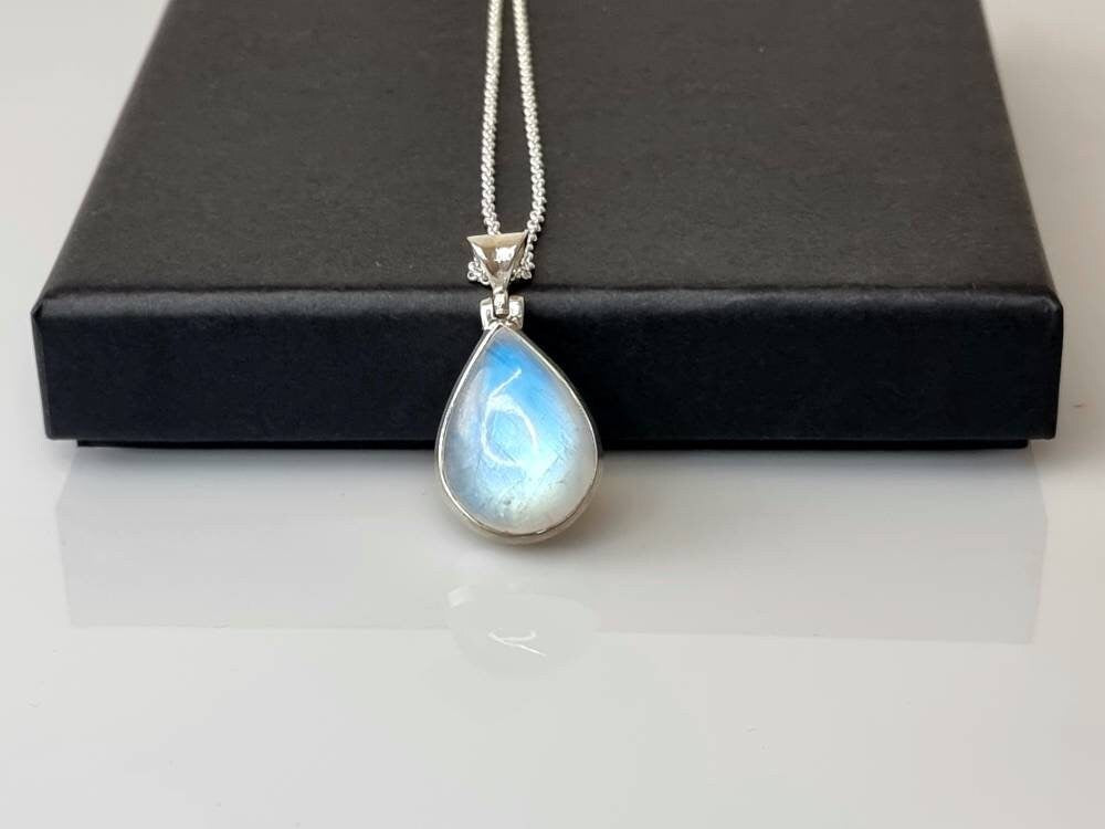 34) Moonstone Crystal Necklace 925 Silver