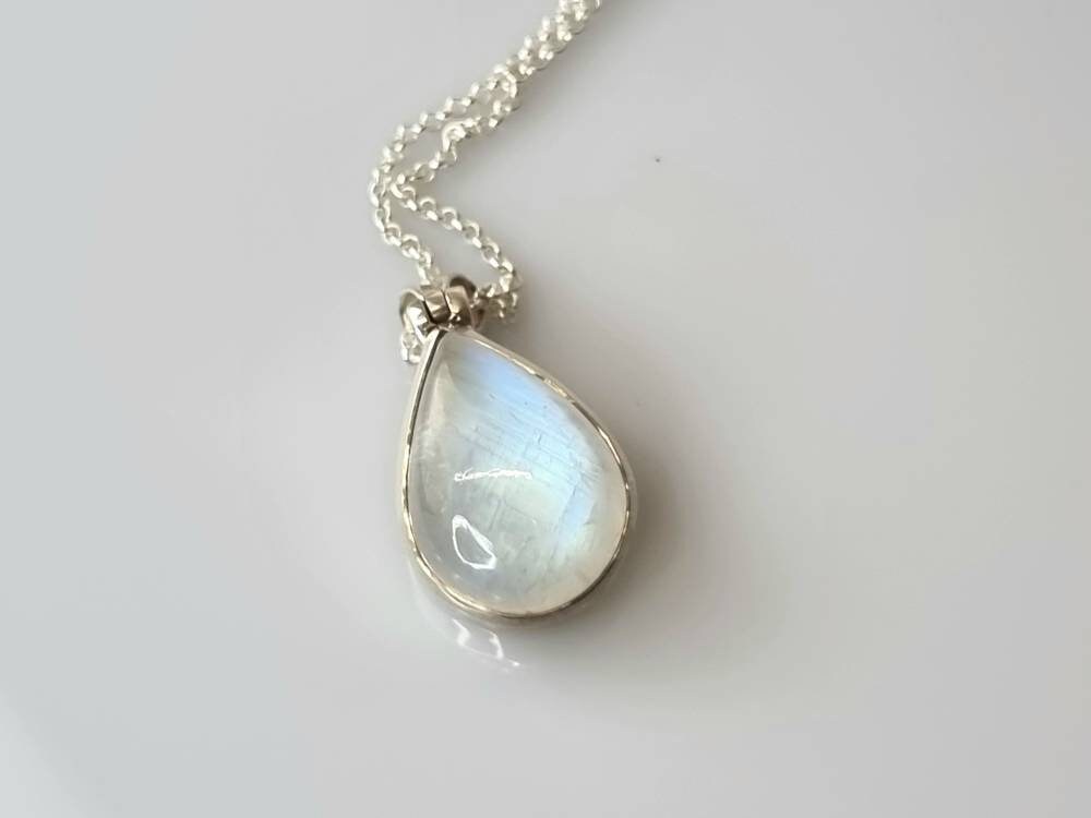 34) Moonstone Crystal Necklace 925 Silver