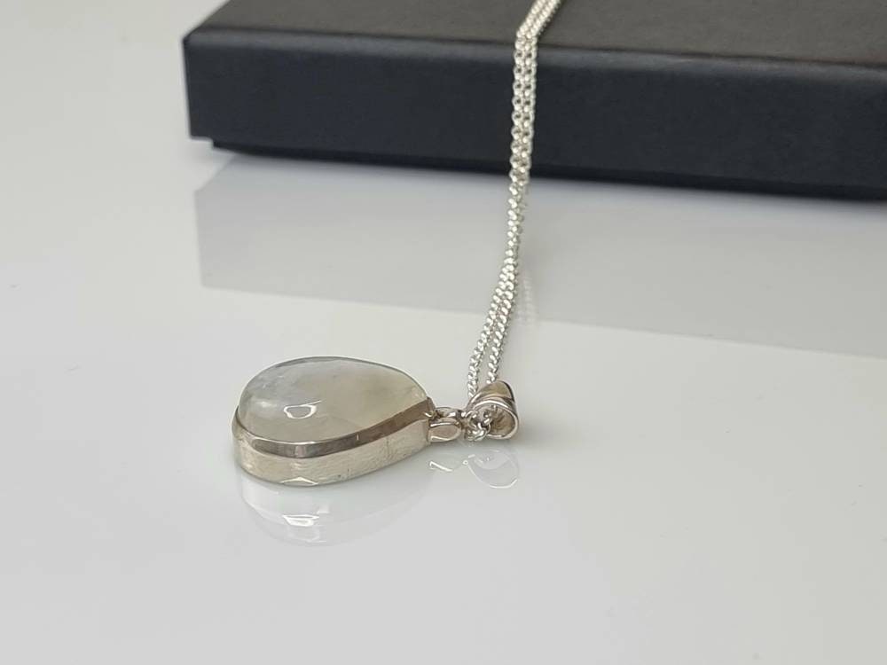 34) Moonstone Crystal Necklace 925 Silver