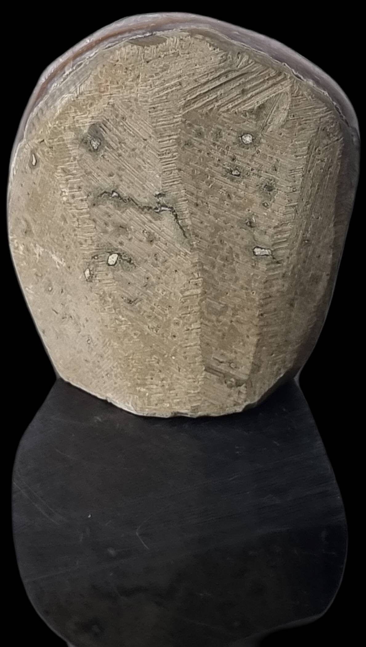 AMU136) Amethyst Crystal Quartz Geode Uruguayan