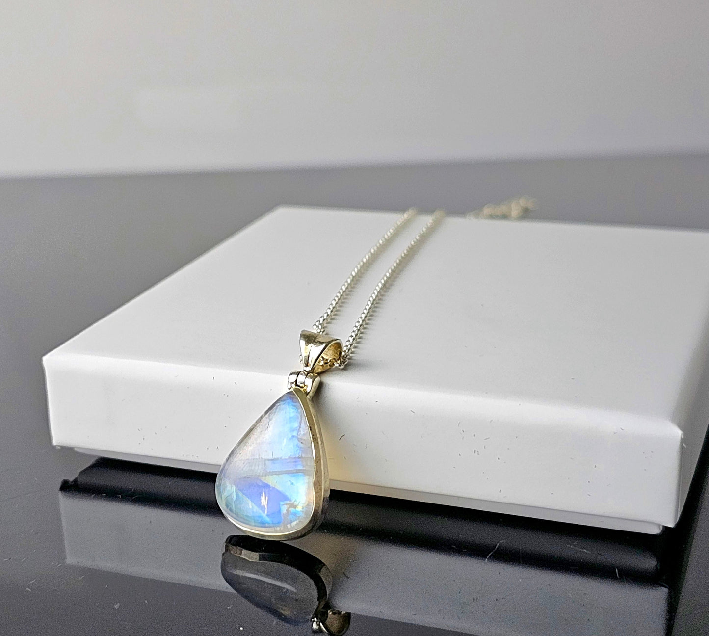 289) Monnstone Crystal Necklace 925 Silver