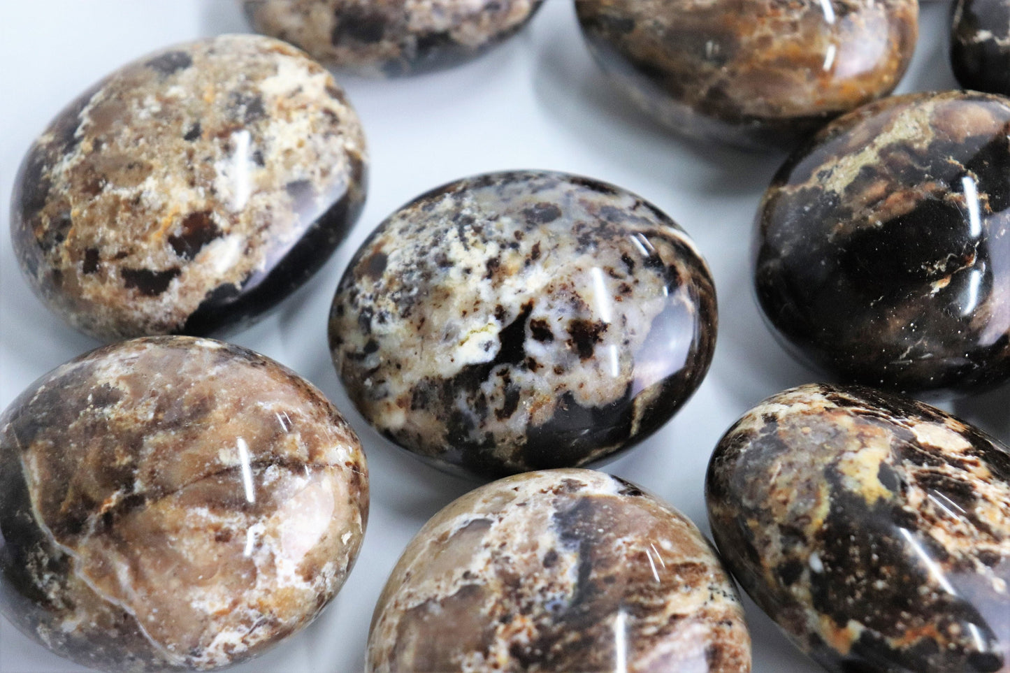 Black moonstone crystal palmstone - gallet madagascar