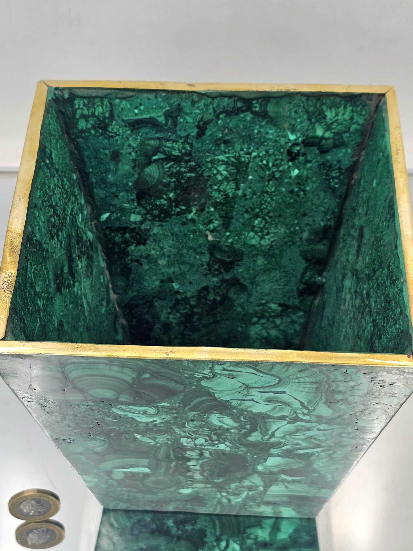 Polished malachite planter, blending natural elegance with craftsmanship
