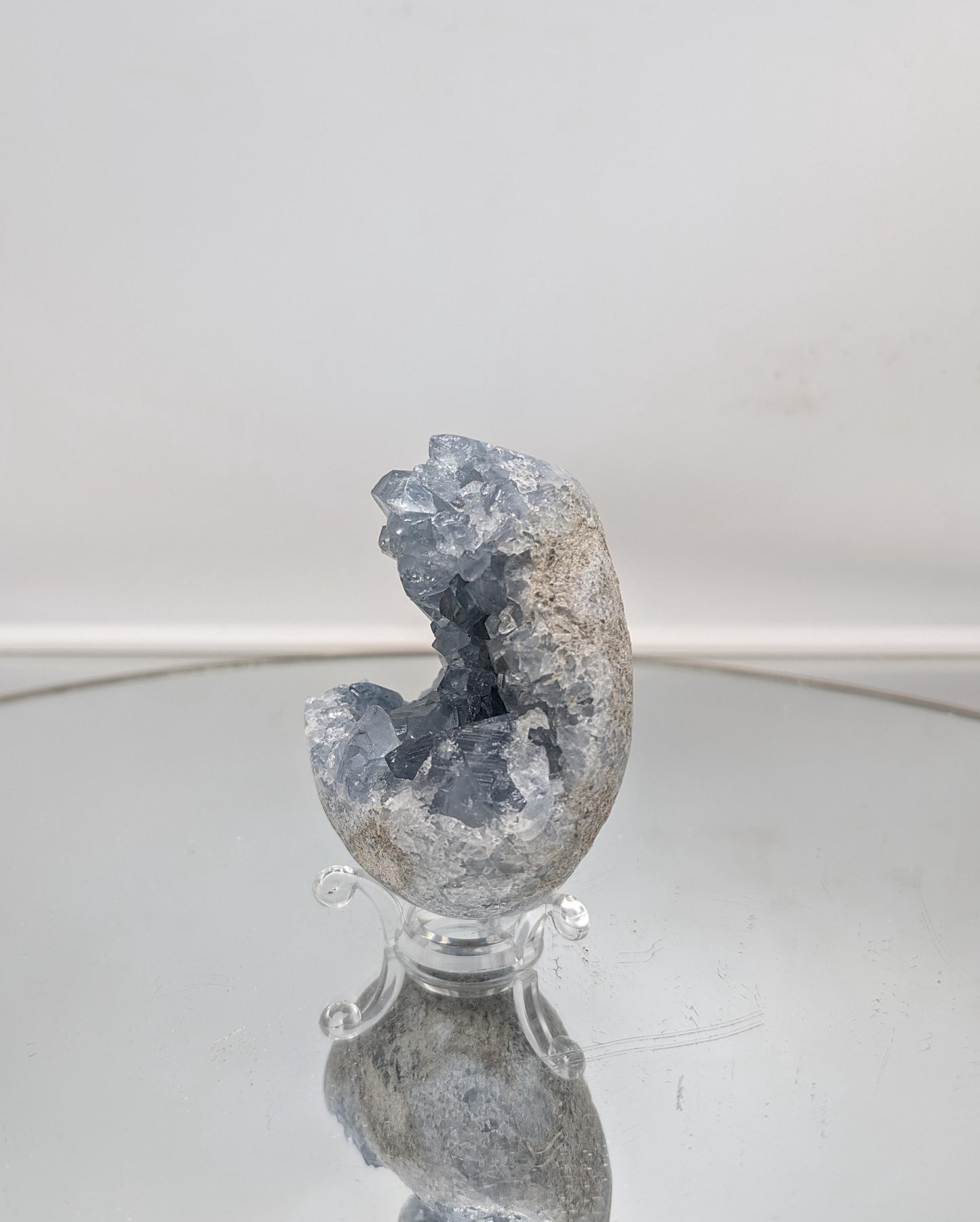 High quality celestite egg, an elegant collector’s décor piece