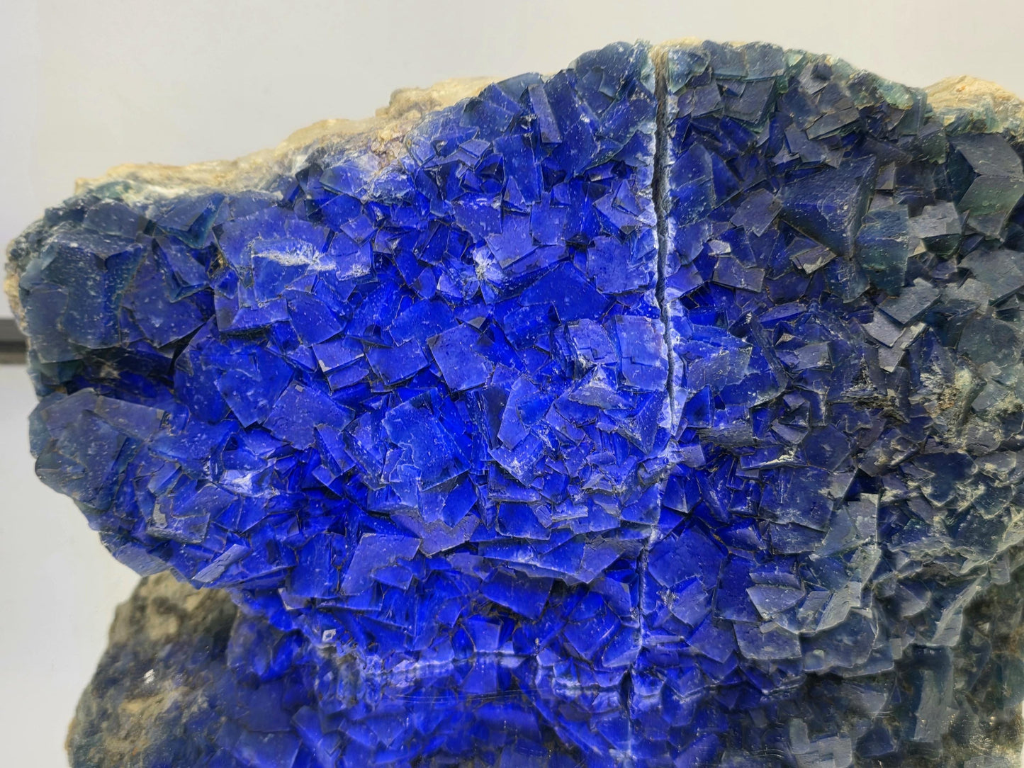 uv reactive fluorite crystal