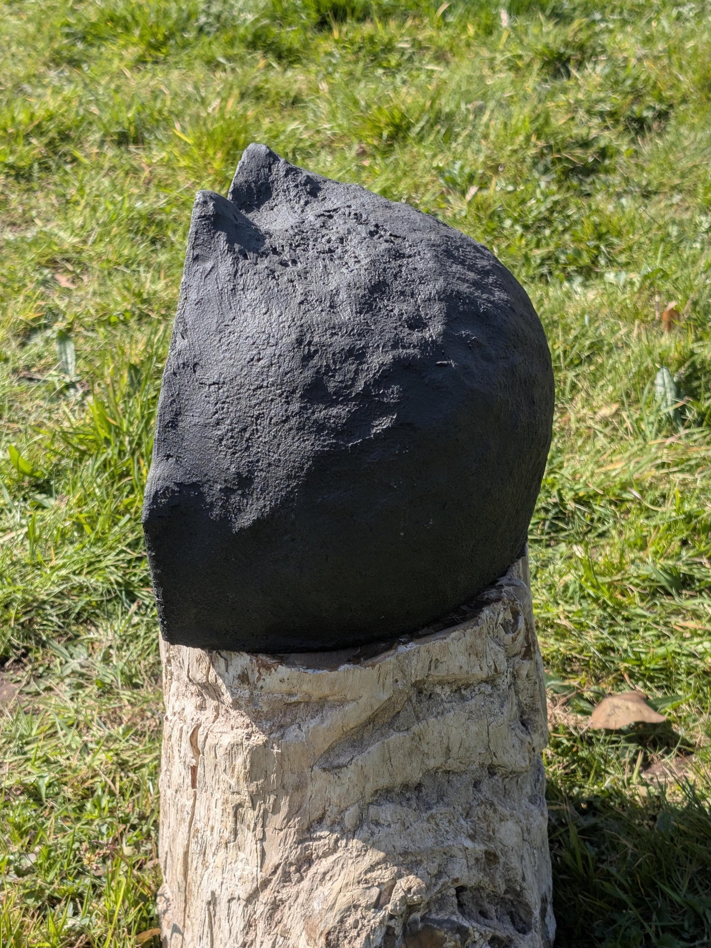 A freestanding Quartz geode, enhancing modern home décor.