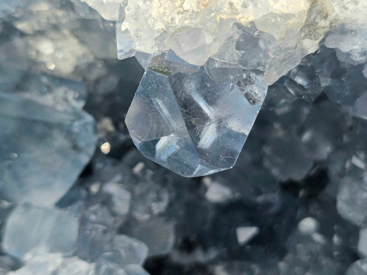 high quality celestite crystal Madagascar