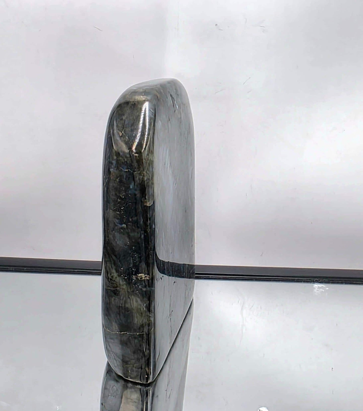 Labradorite display stone XL size – polished crystal with captivating natural labradorescence.