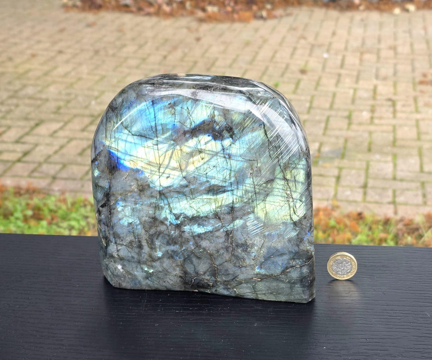 Natural formation and polish detail.