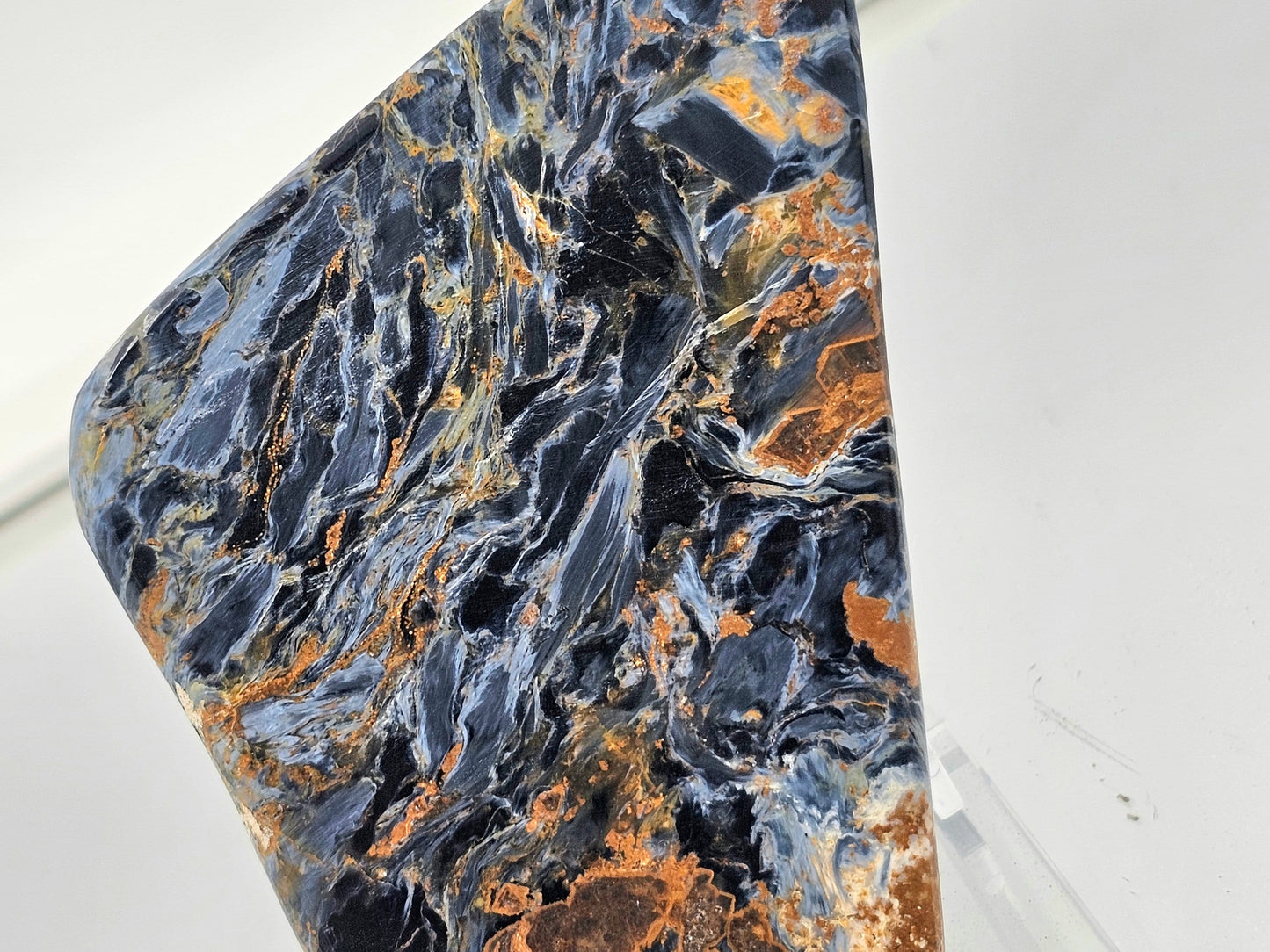 large pietersite crystal