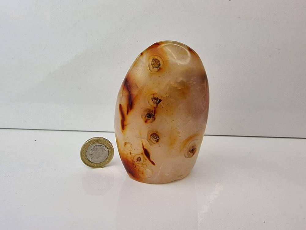 light freestanding carnelian crystal