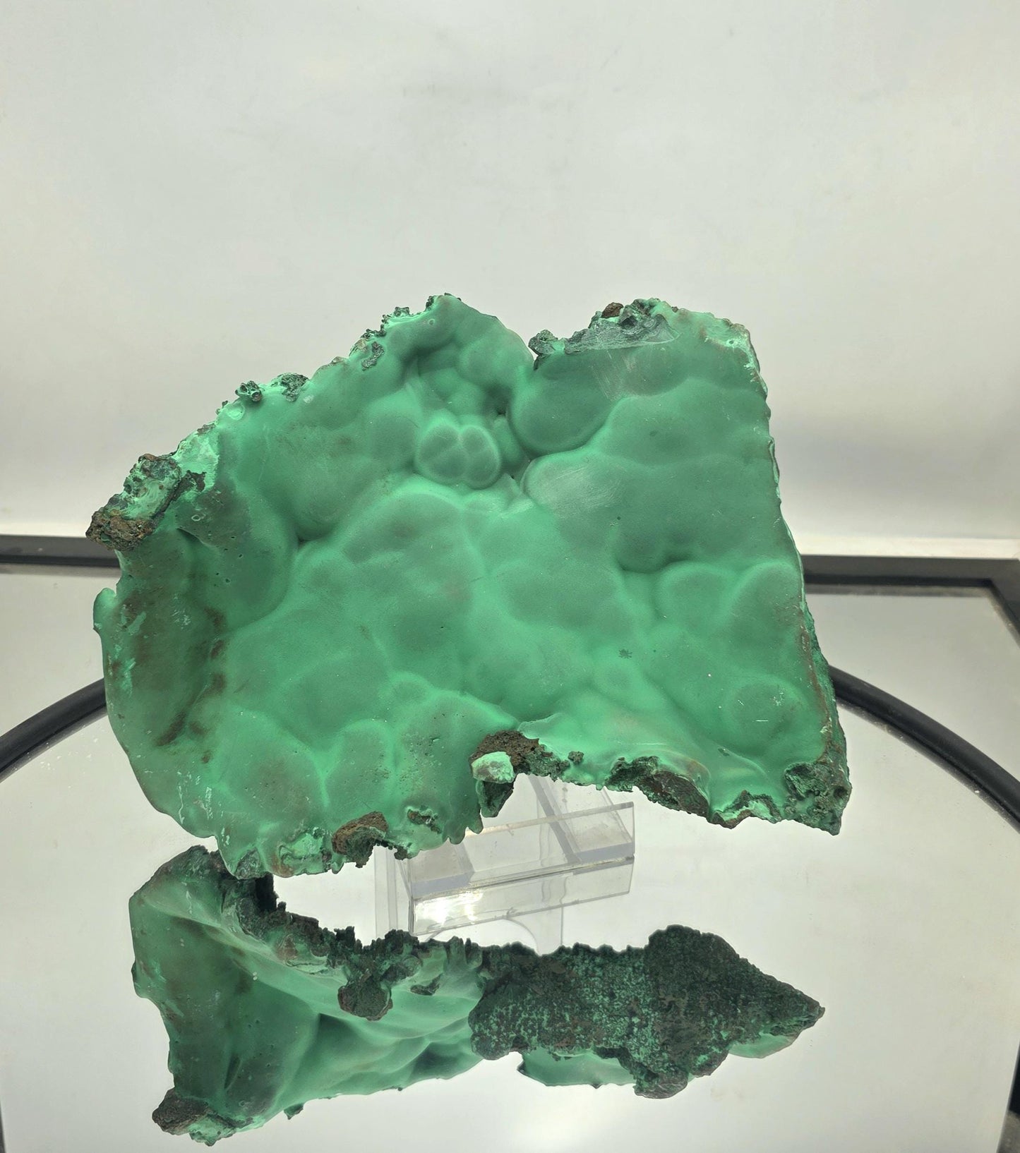 Exceptional malachite plate ideal for collectors, displaying intricate natural designs.