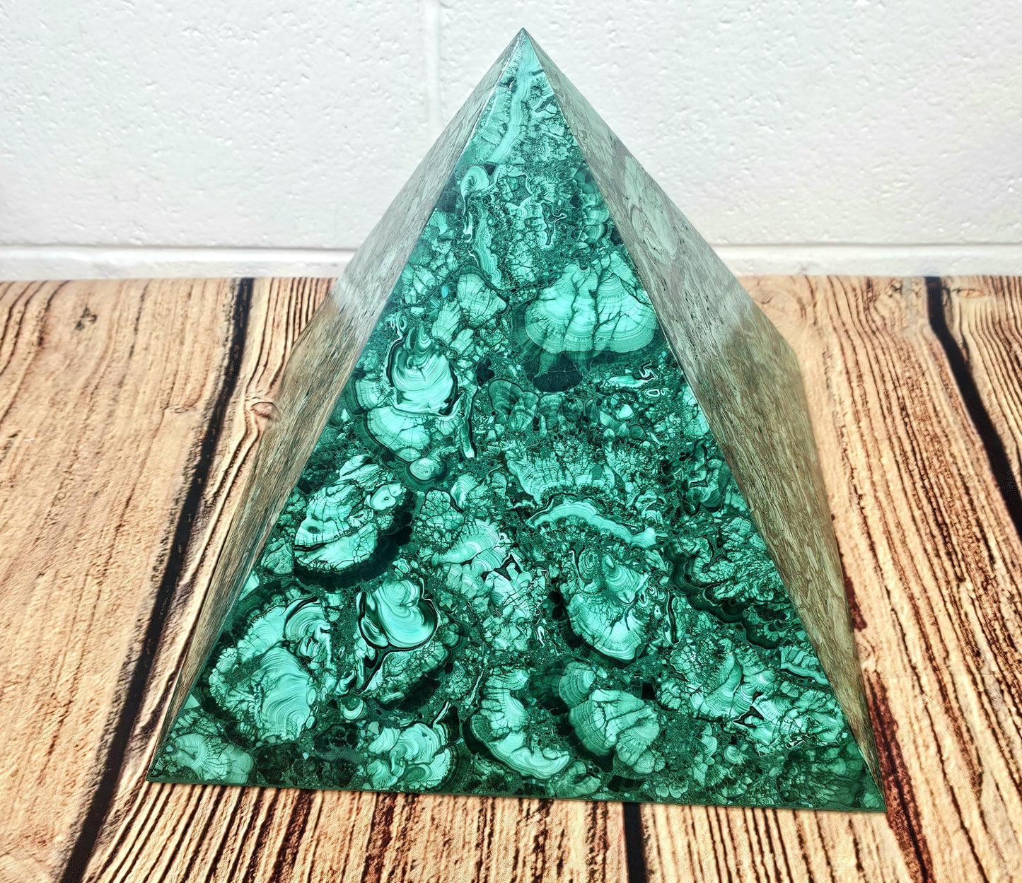 Premium malachite pyramid designed for luxurious home décor.