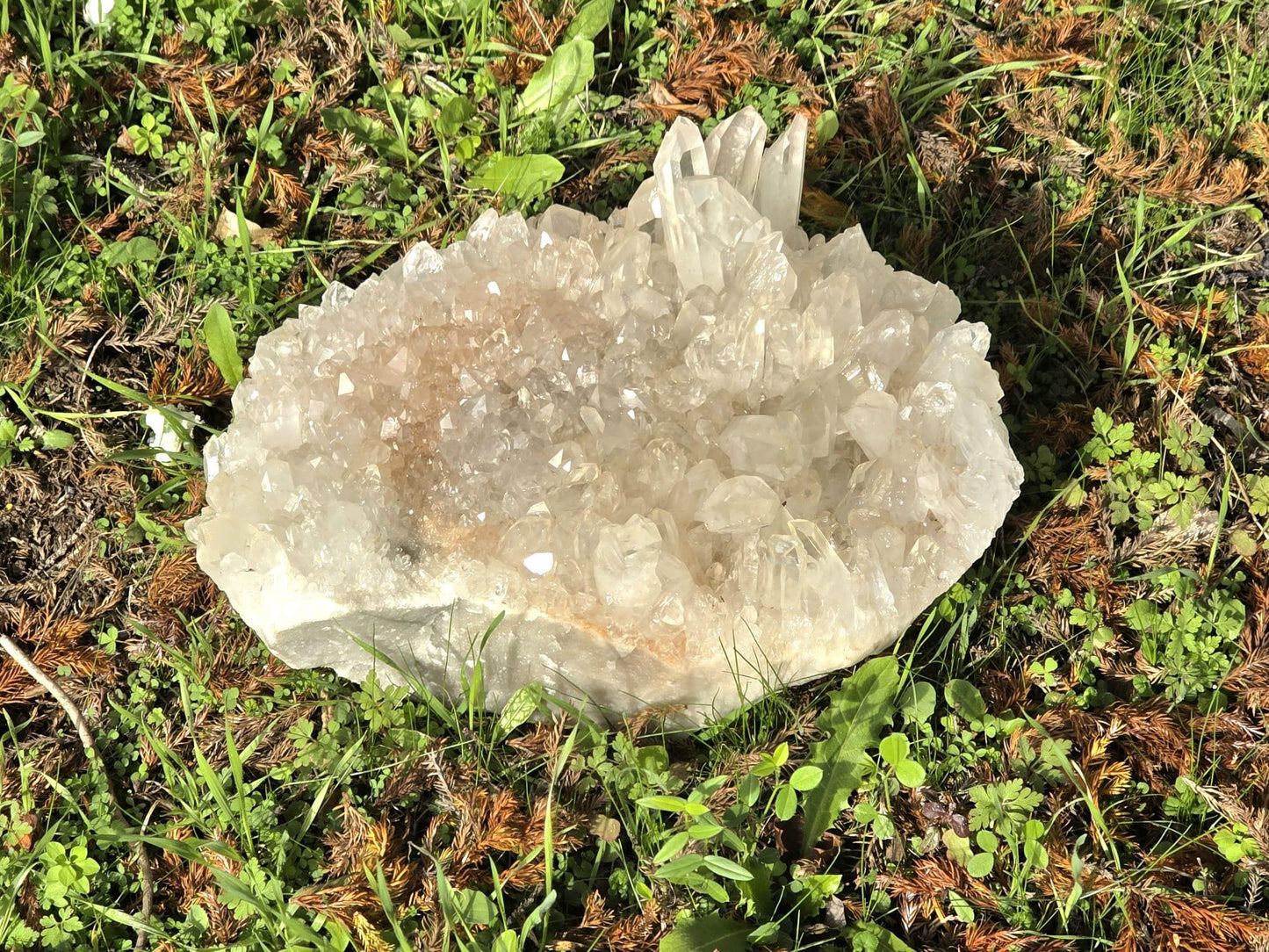 Quartz crystal as decorative piece indoors.