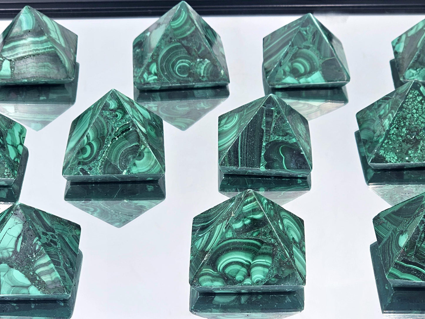 small crystals high quality malachite crystal pyramid