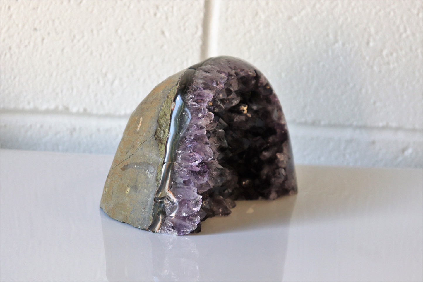 AMU106)Large Uruguayan Amethyst Free Standing Quartz Geode Crystal Gift 1.89 KG