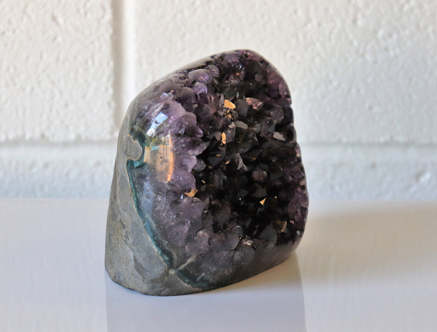 AMU105) High Quality Uruguayan Amethyst Free Standing Quartz Geode Crystal Gift 1.1 KG