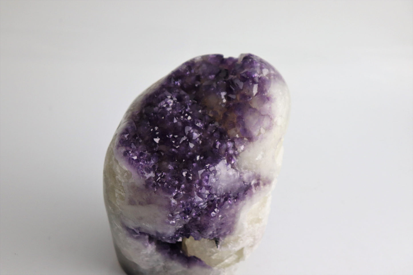 AMU79) Uruguayan Amethyst & Calcite Free Standing Quartz Geode Crystal Gift 3.52 KG