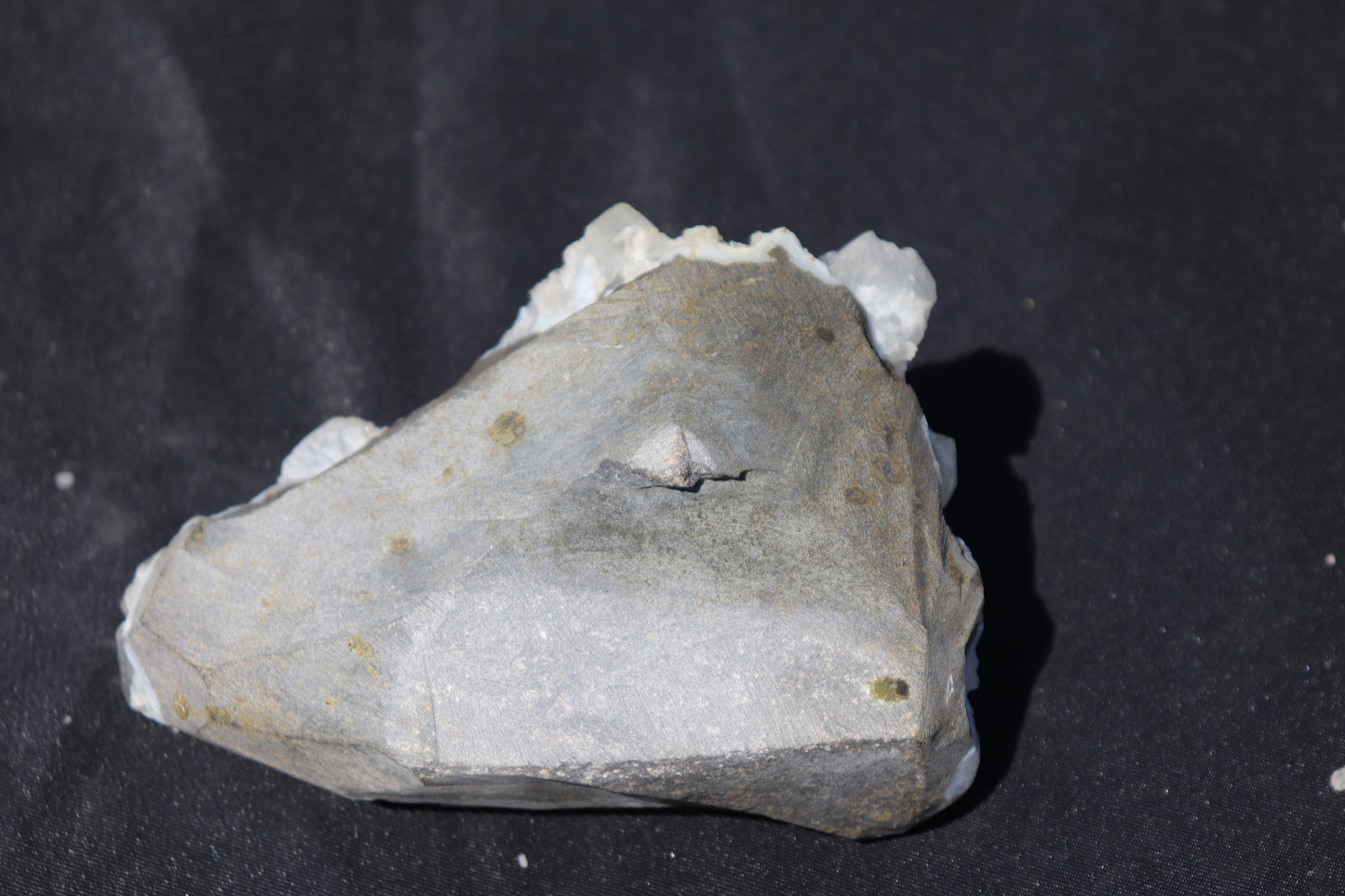 18) Blue Chalcedony & Apophyllite Zeolite Crystal - India 1.1 KG