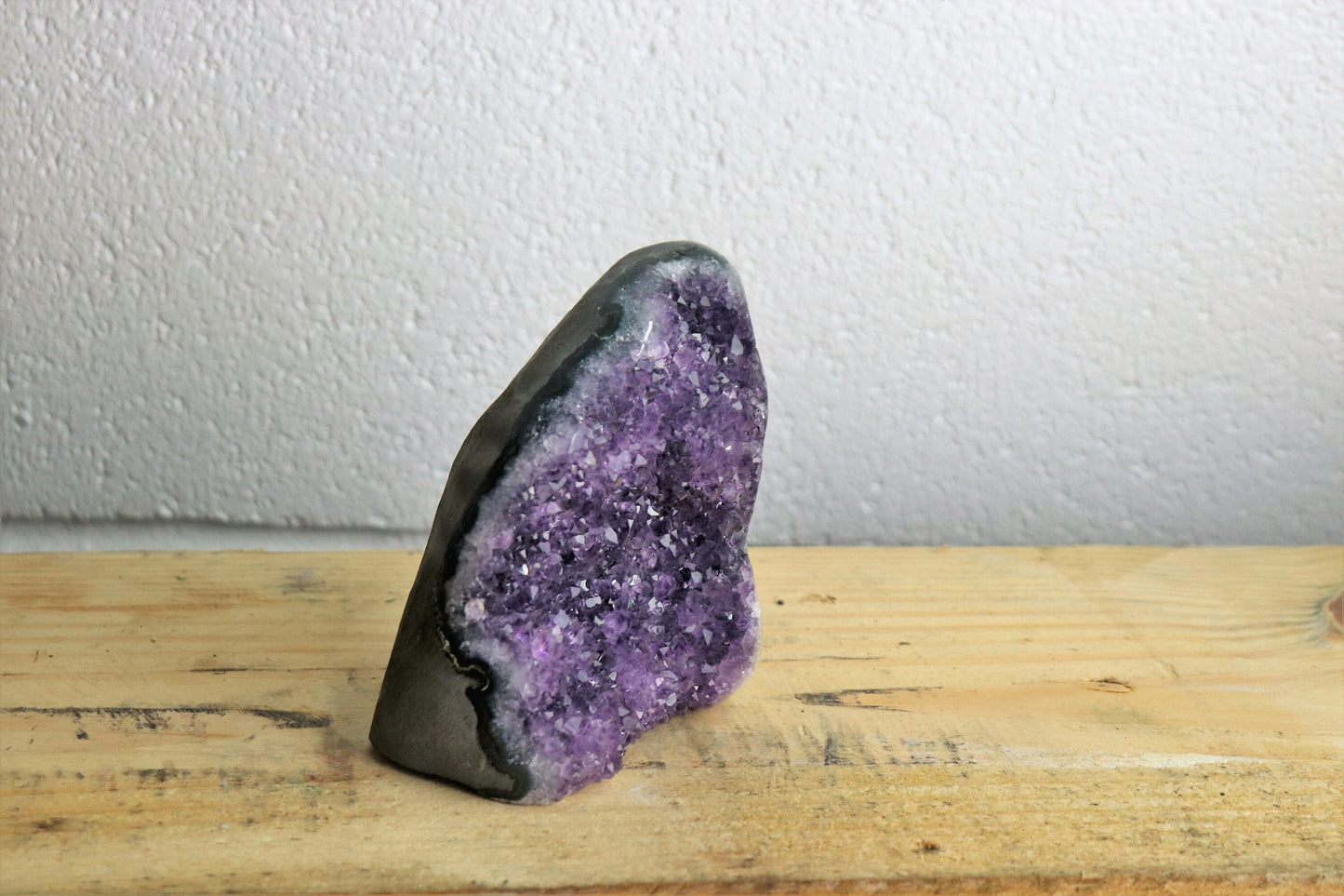 AMU32) Amethyst Crystal Quartz Geode Uruguayan
