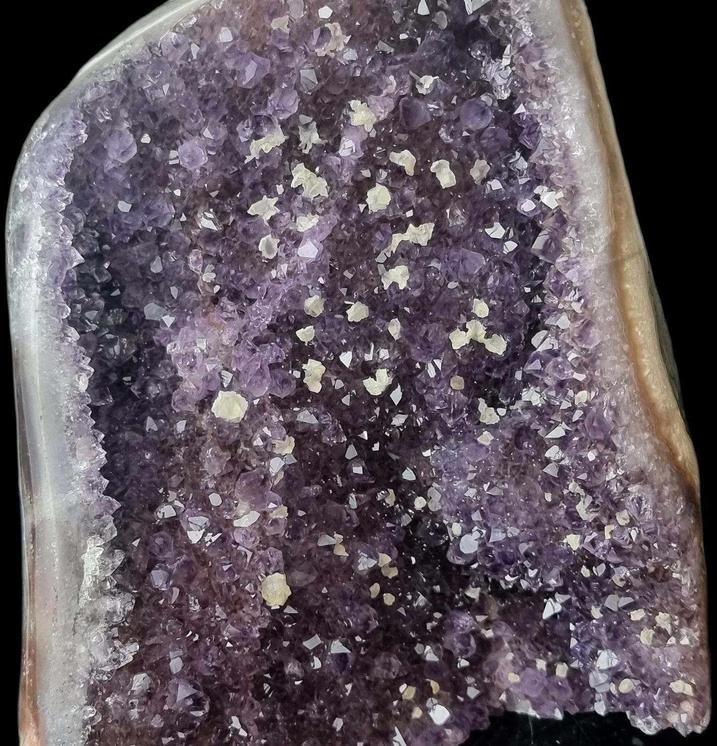 AMU60) Amethyst Crystal Quartz Geode Uruguayan