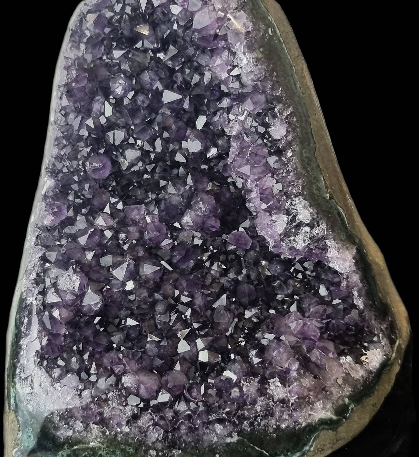 AMU38) Amethyst Crystal Quartz Geode Uruguayan