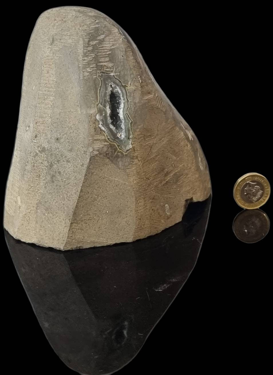 AMU38) Amethyst Crystal Quartz Geode Uruguayan