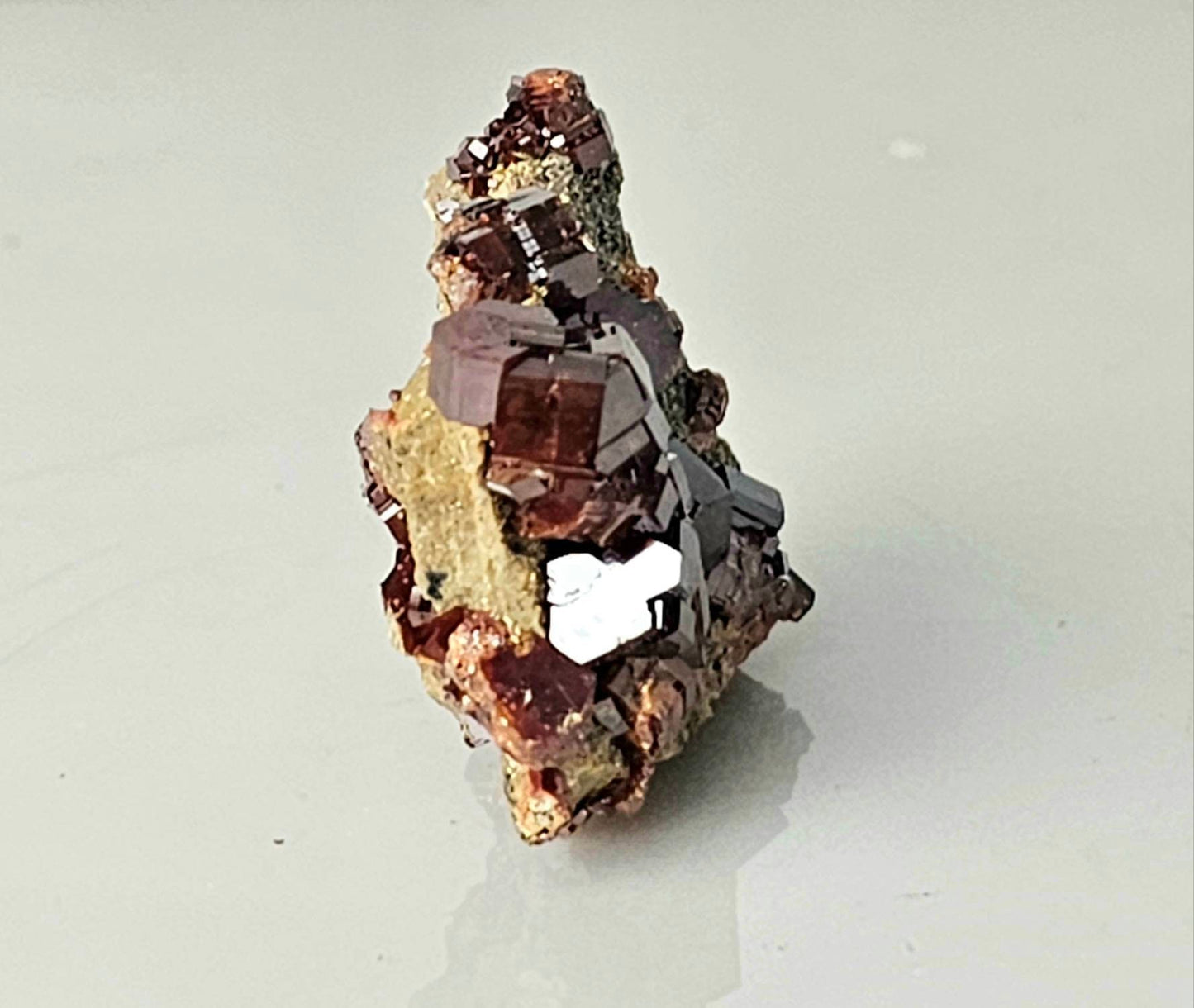 high quality cubic vanadinite crystal