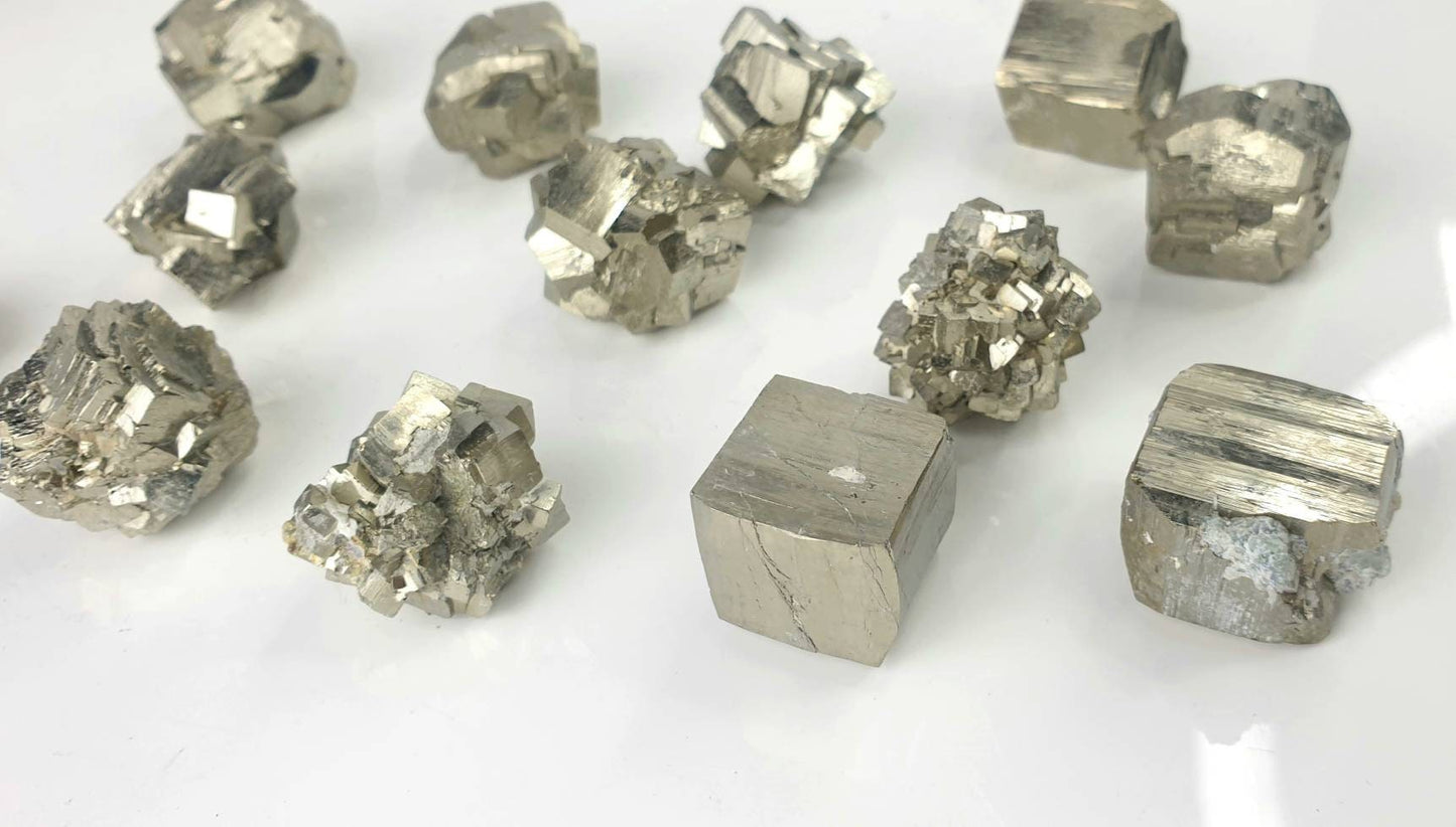 1x Pyrite Crystal Cube     (B13)