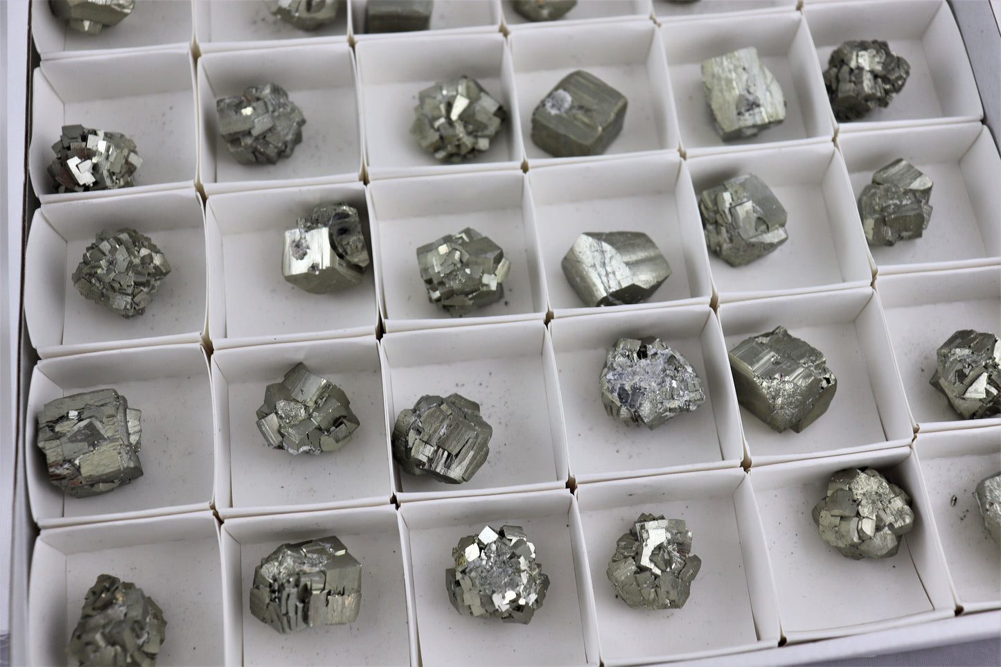 1x Pyrite Crystal Cube     (B13)