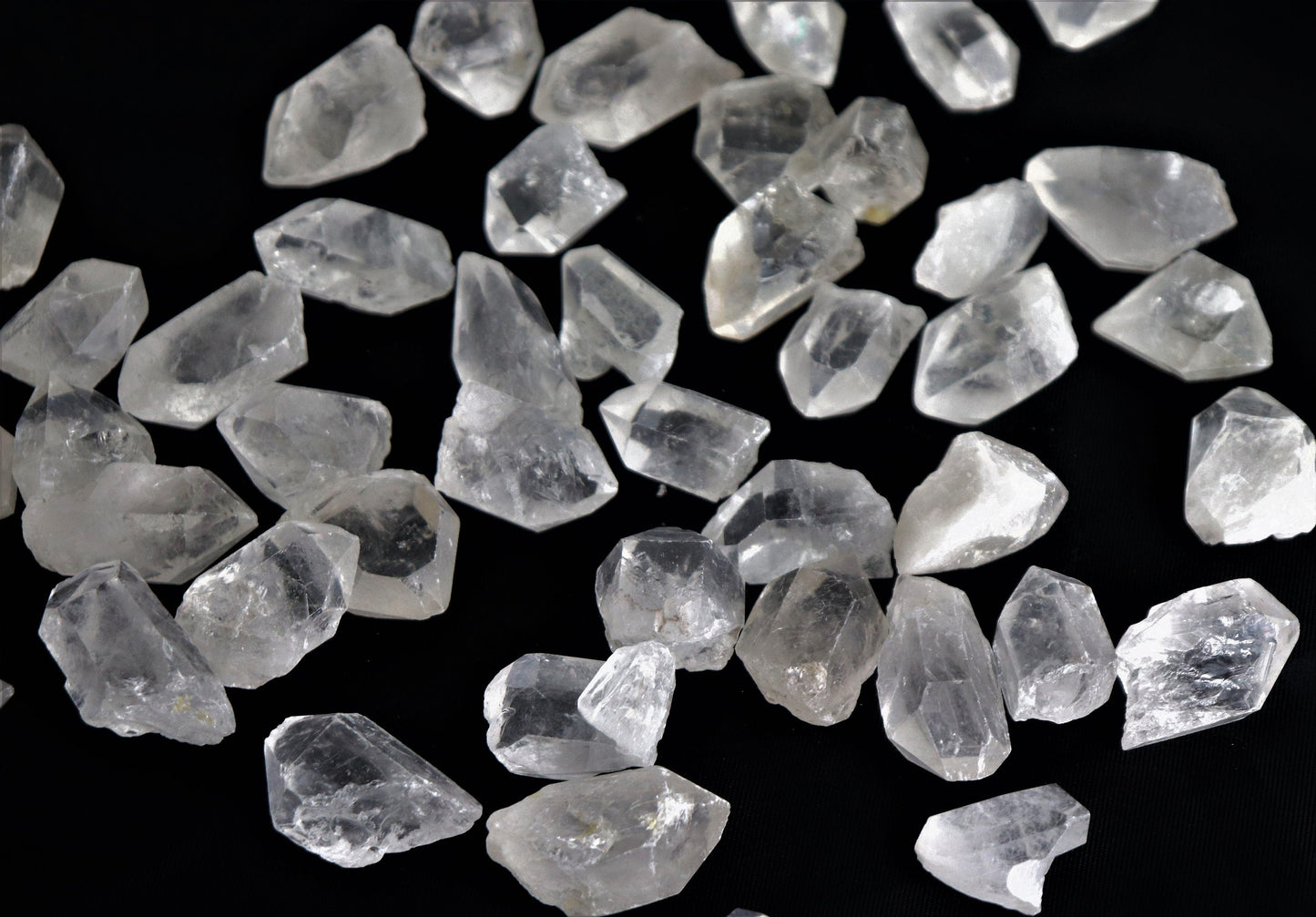 1 X Clear Quartz Crystal Point Tip   3cm