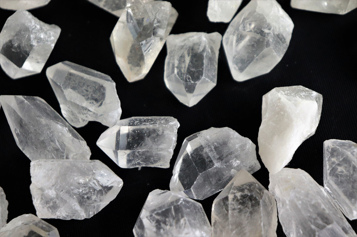 1 X Clear Quartz Crystal Point Tip   3cm
