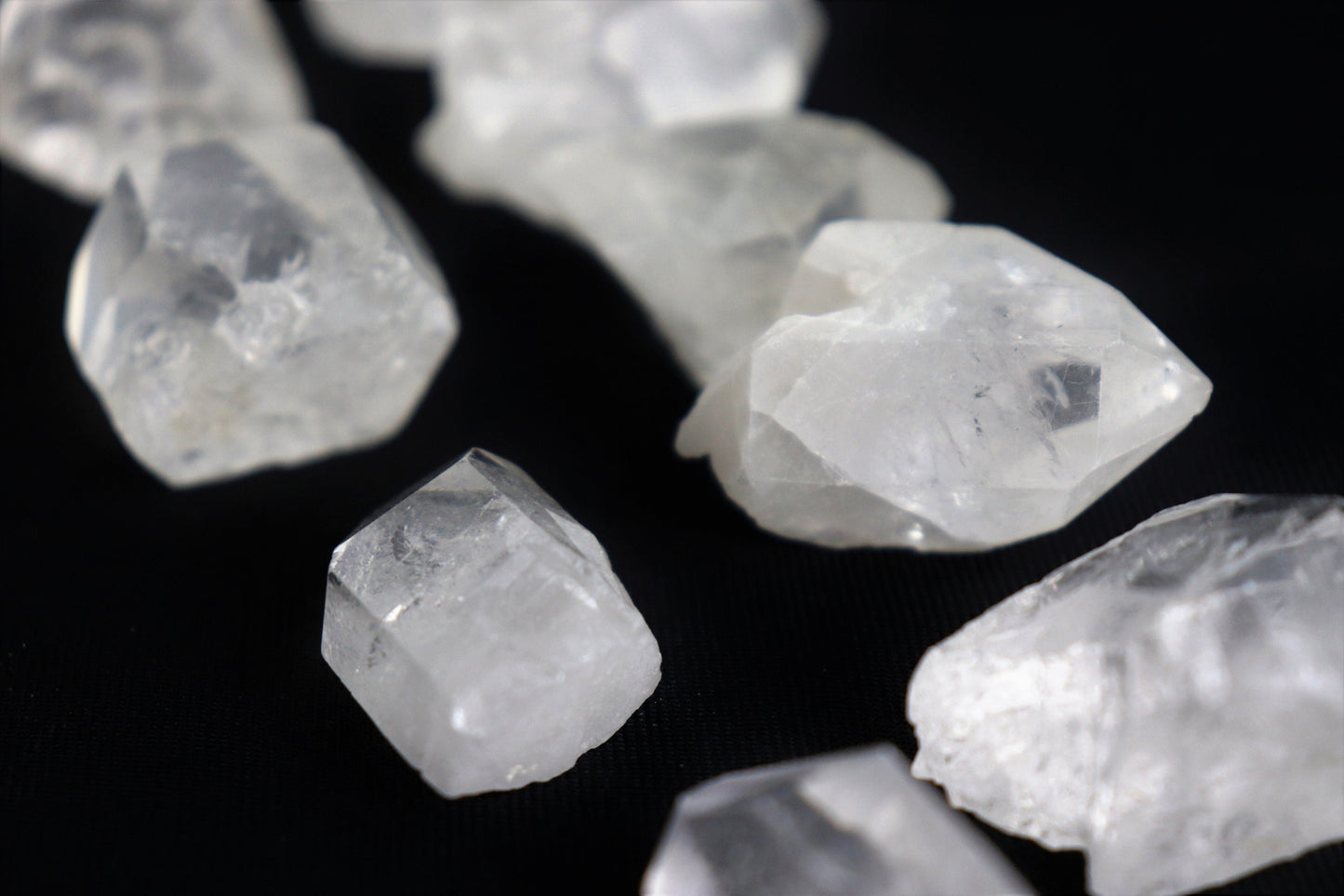 1 X Clear Quartz Crystal Point Tip   3cm