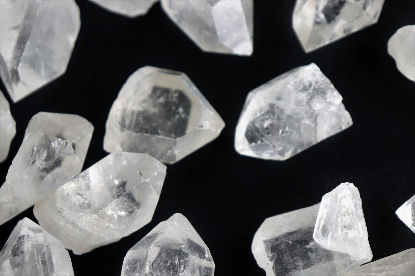1 X Clear Quartz Crystal Point Tip   3cm