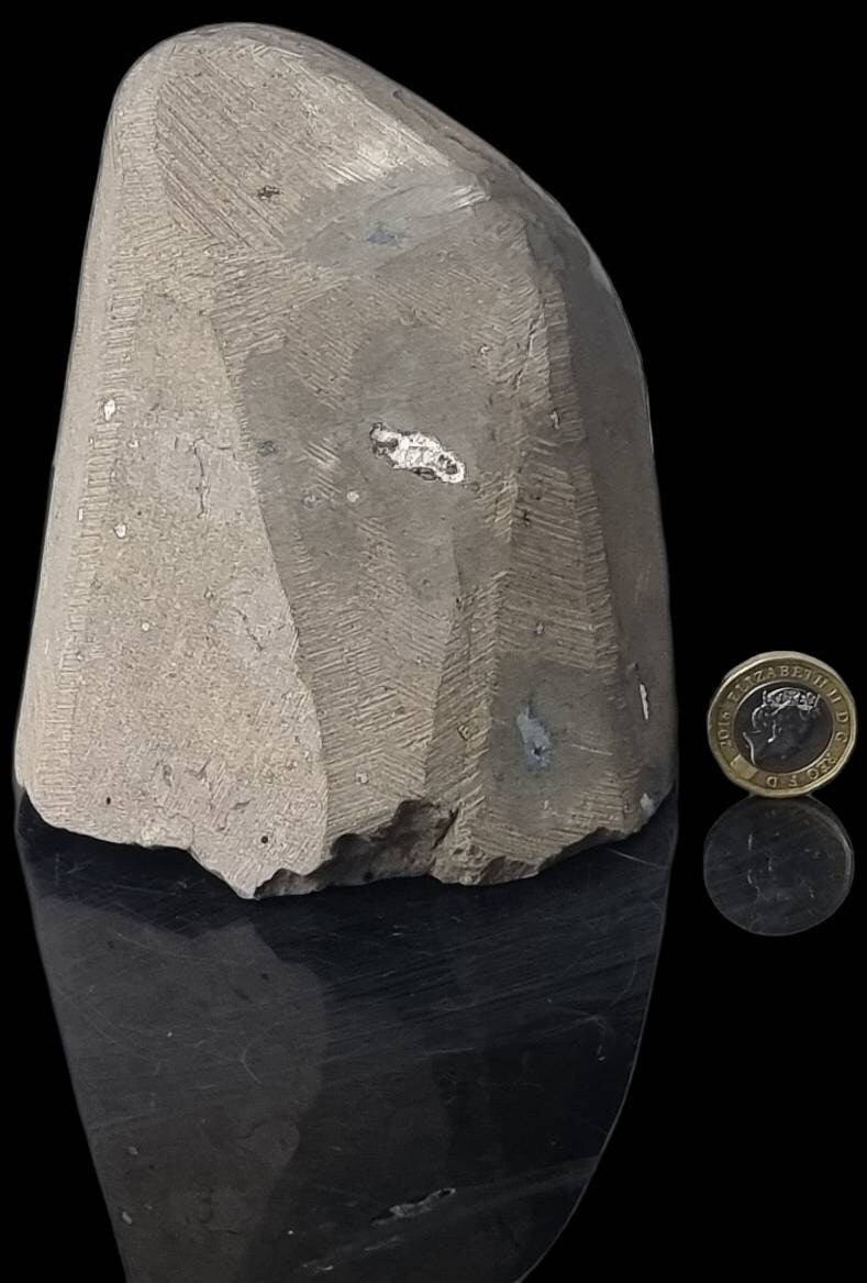 AMU137) Amethyst Crystal Quartz Geode Uruguayan
