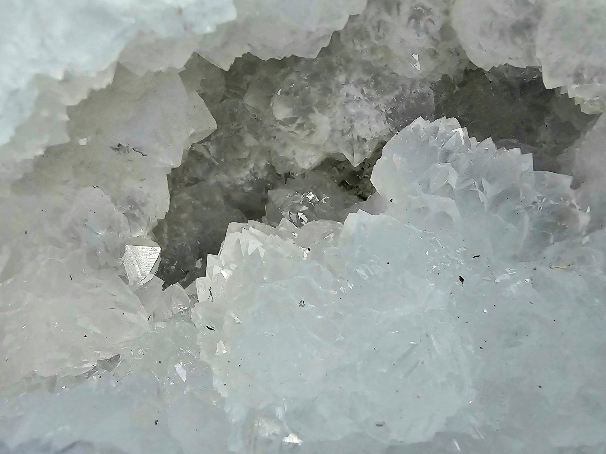 high quality quartz crystal geode
