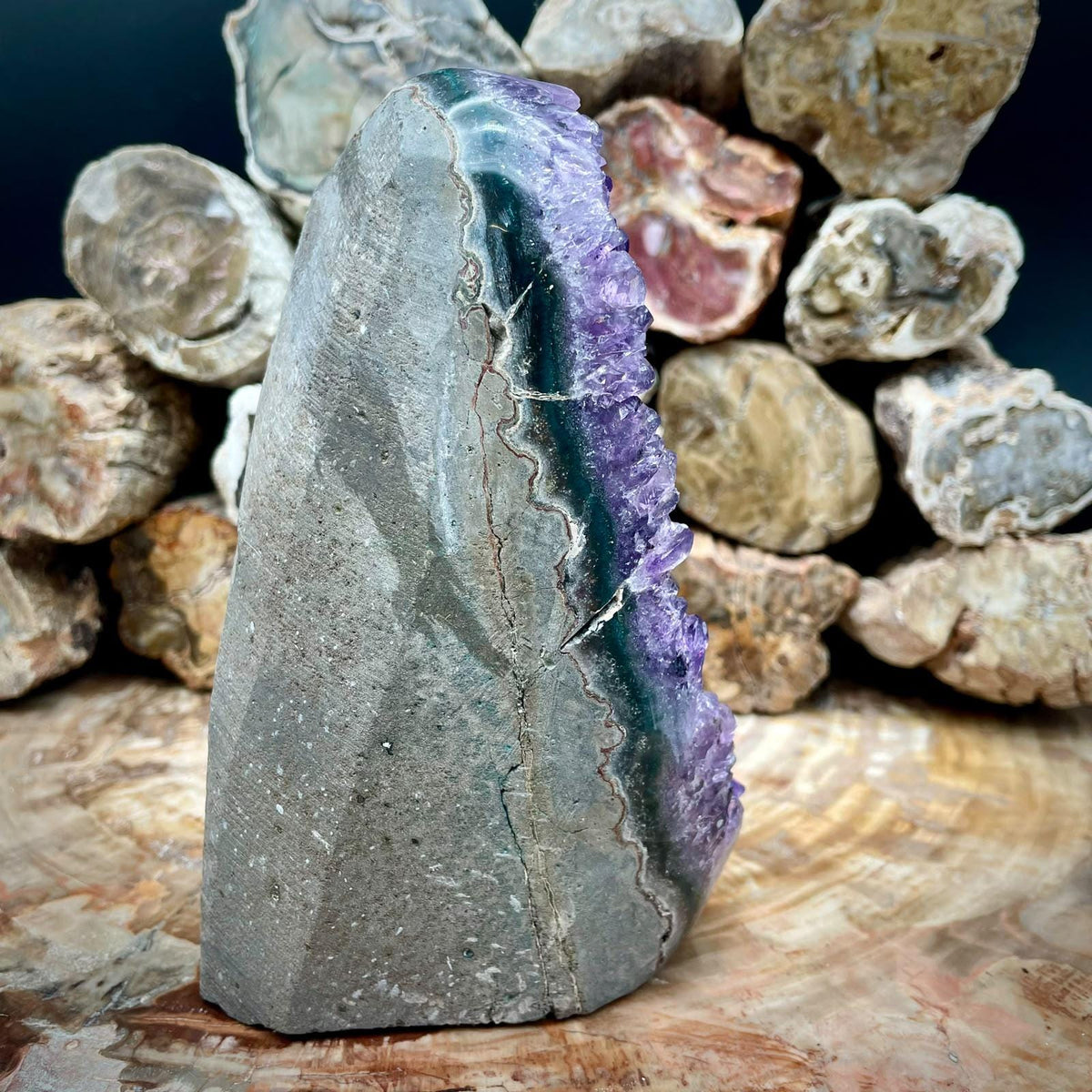 High-grade uruguayan amethyst crystal geode cut base | amu-93