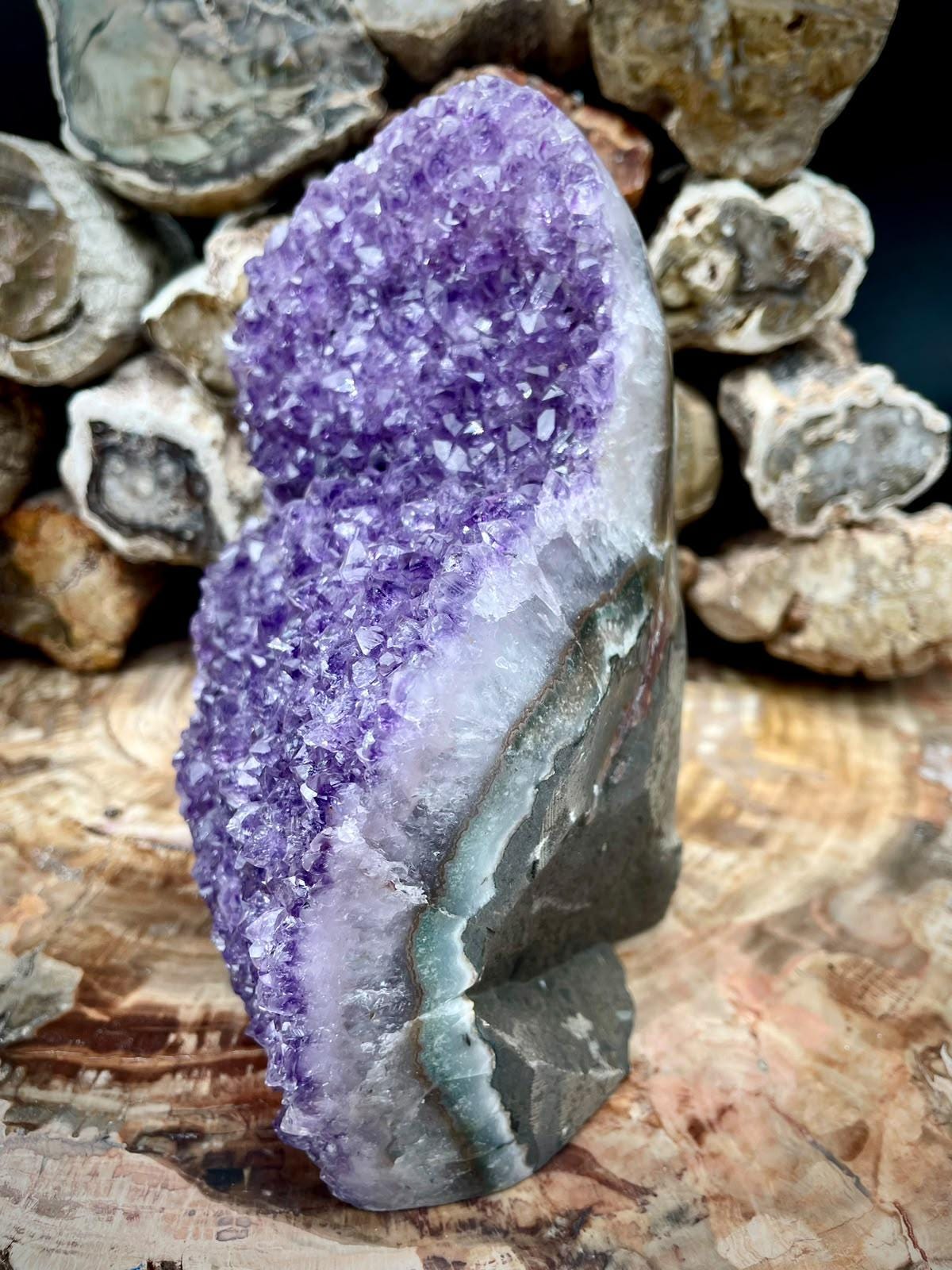 High-grade uruguayan amethyst crystal geode cut base | amu-86