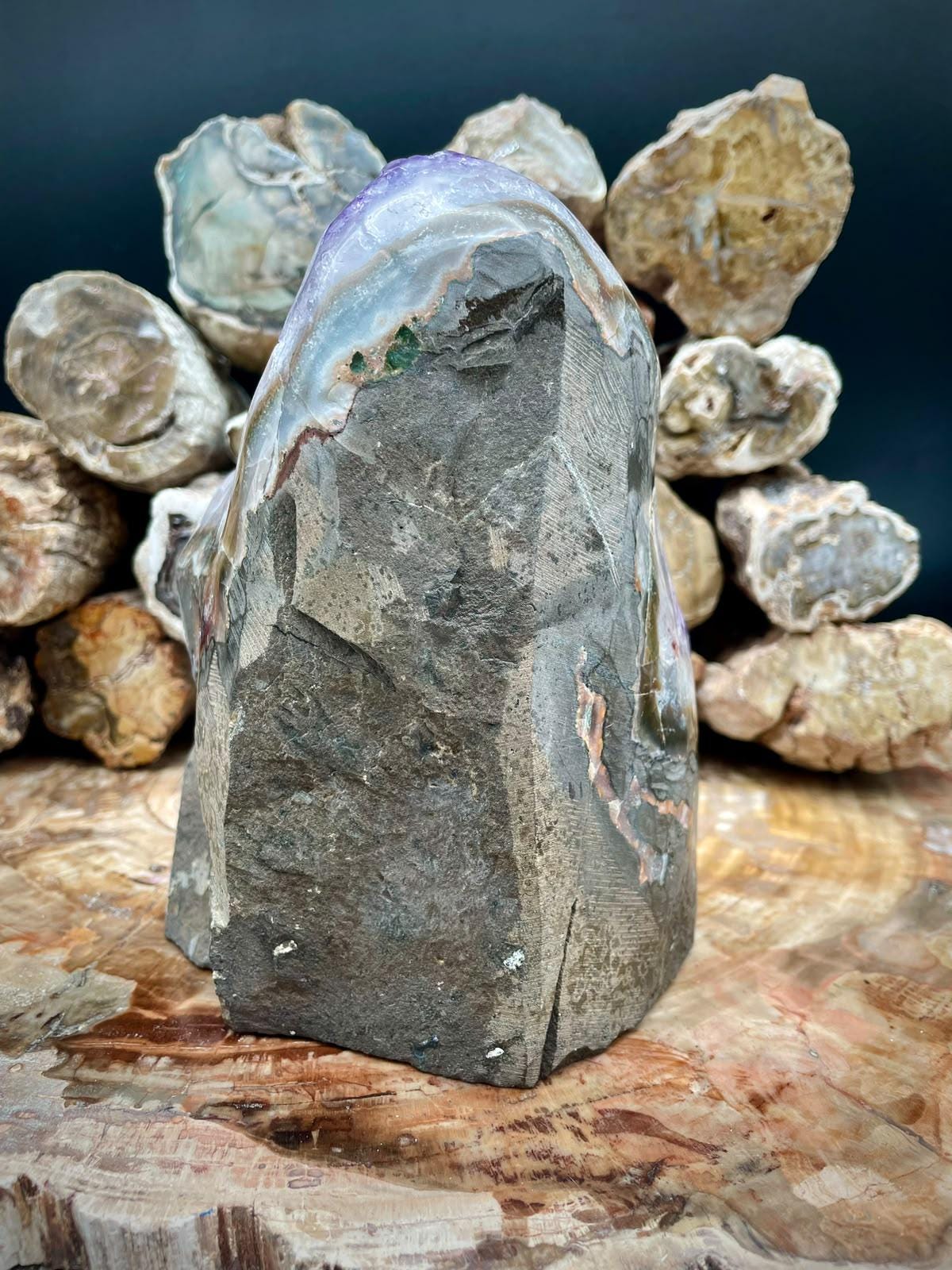 High-grade uruguayan amethyst crystal geode cut base | amu-86