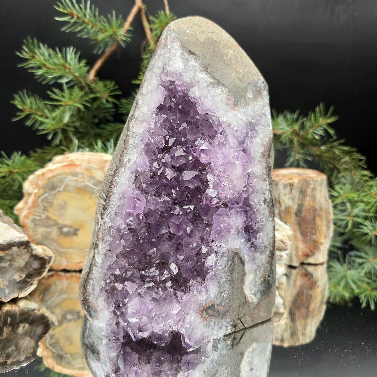 High-grade uruguayan amethyst crystal geode cut base | amu-77