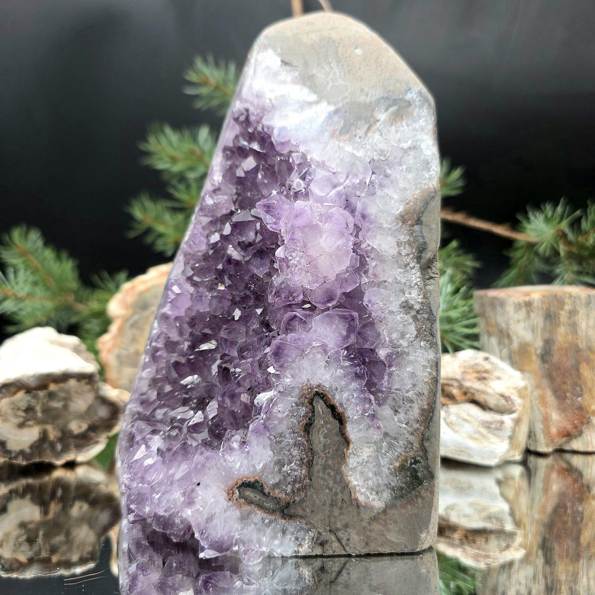High-grade uruguayan amethyst crystal geode cut base | amu-77