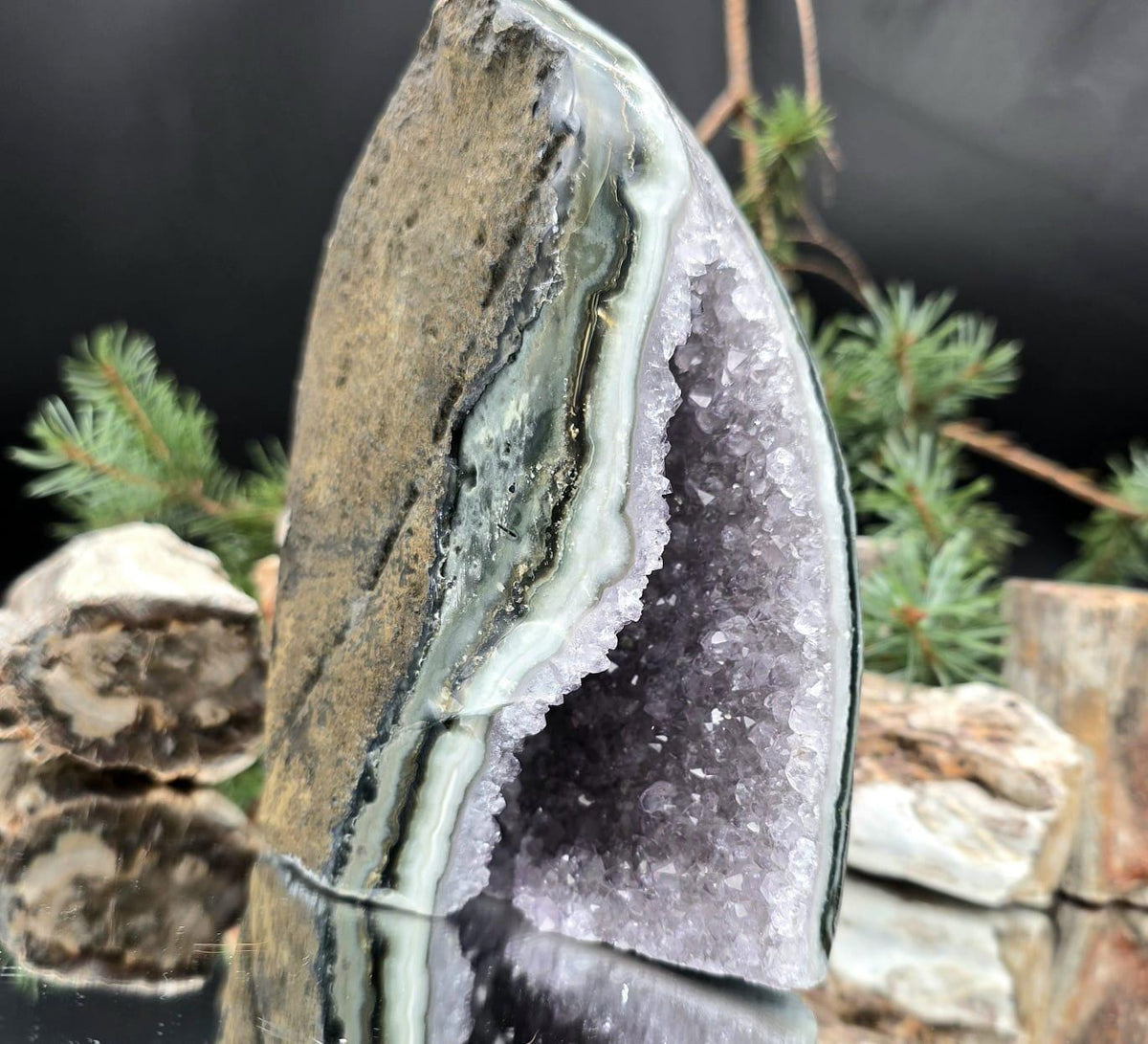 High-grade uruguayan amethyst crystal geode cut base | amu-109