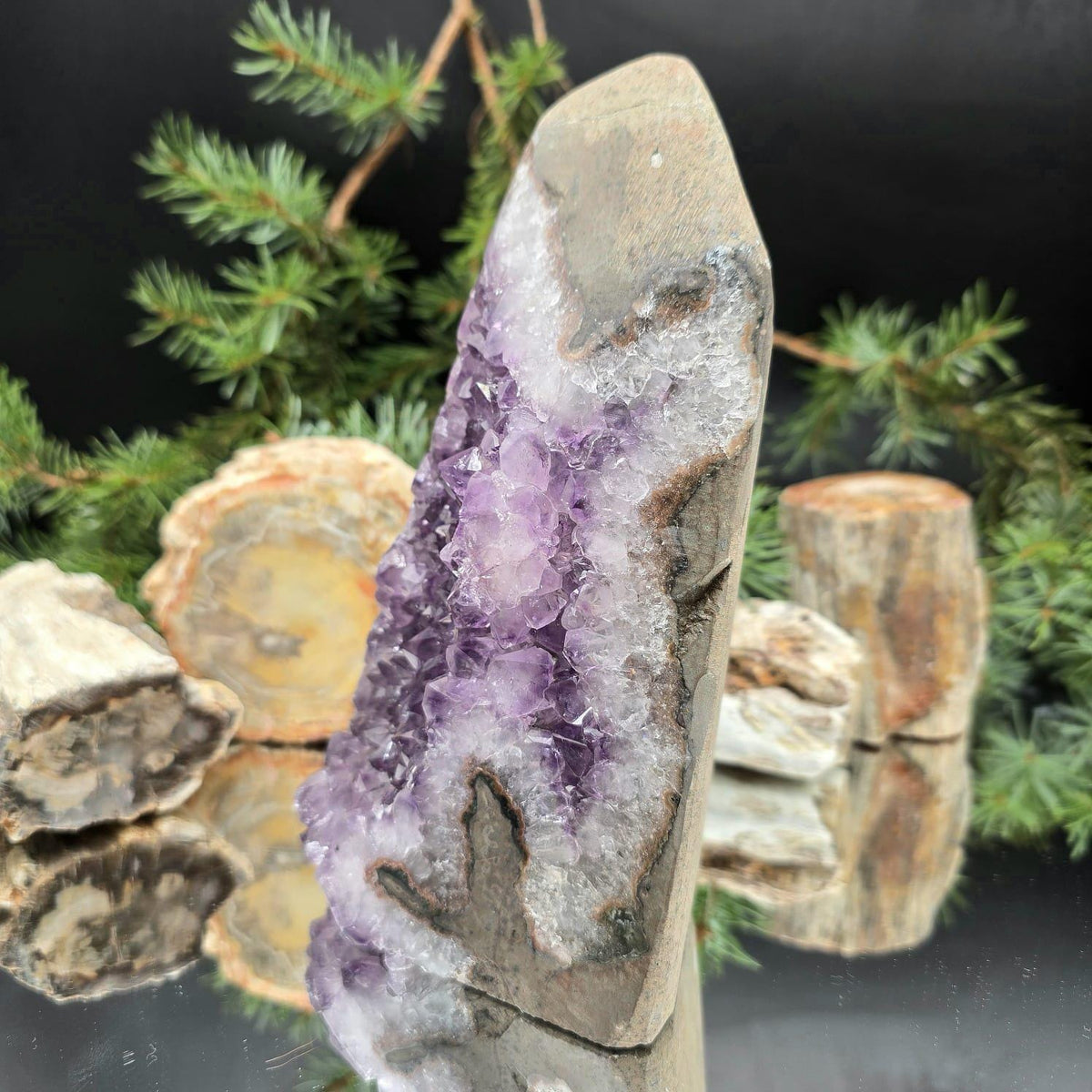 High-grade uruguayan amethyst crystal geode cut base | amu-77