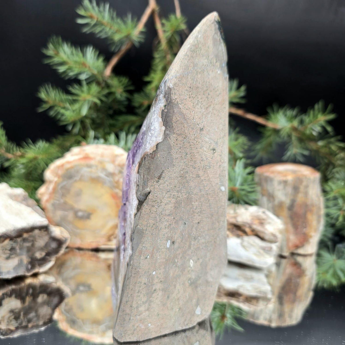 High-grade uruguayan amethyst crystal geode cut base | amu-77