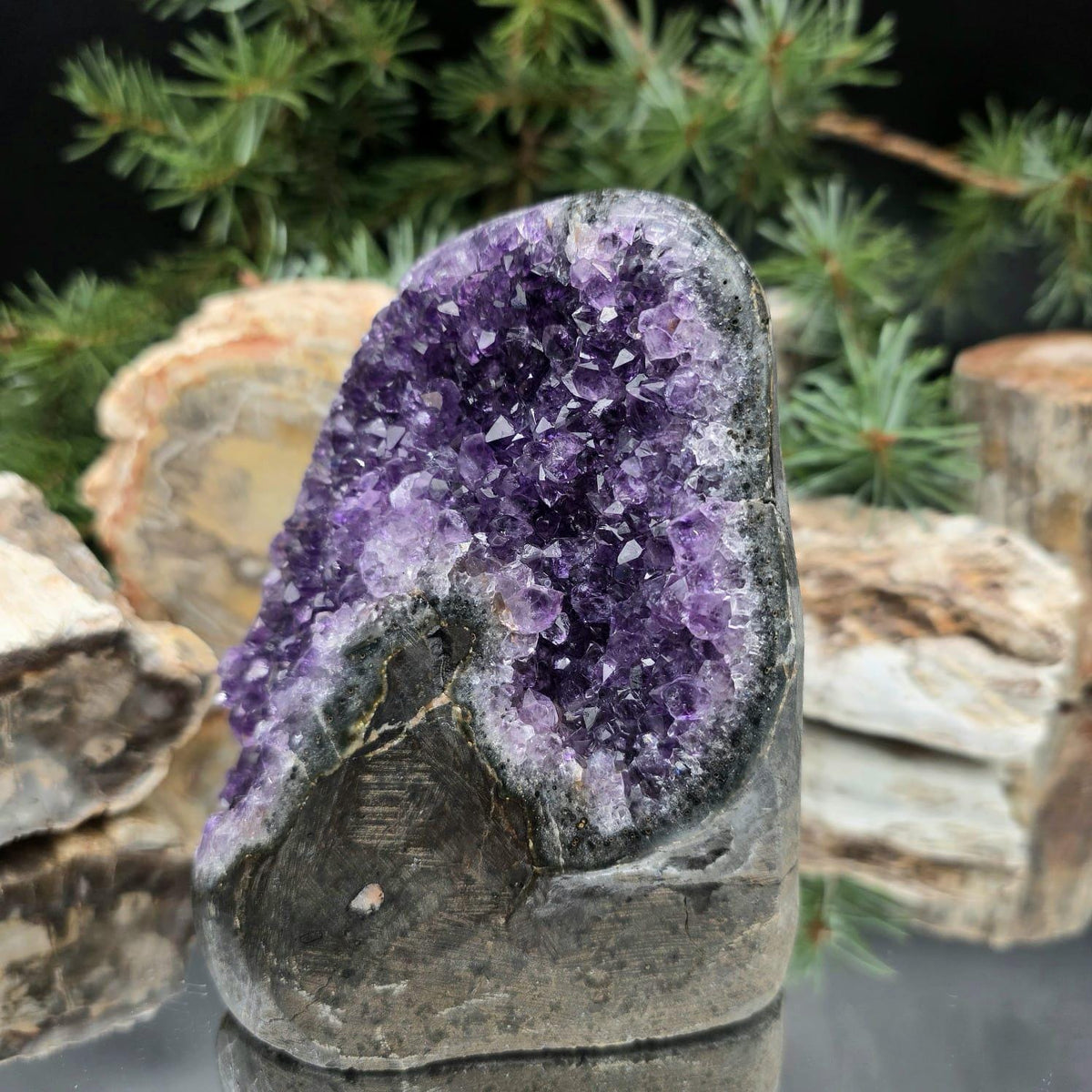 High-grade uruguayan amethyst crystal geode cut base | amu-29
