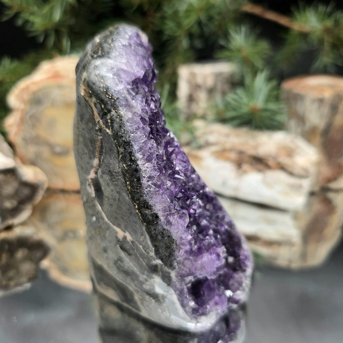 High-grade uruguayan amethyst crystal geode cut base | amu-29