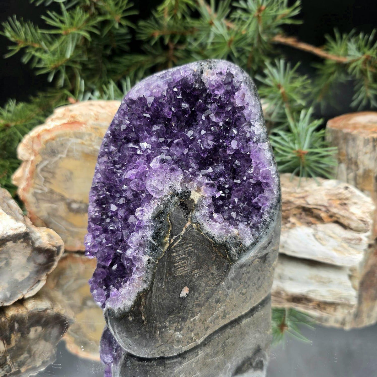 High-grade uruguayan amethyst crystal geode cut base | amu-29