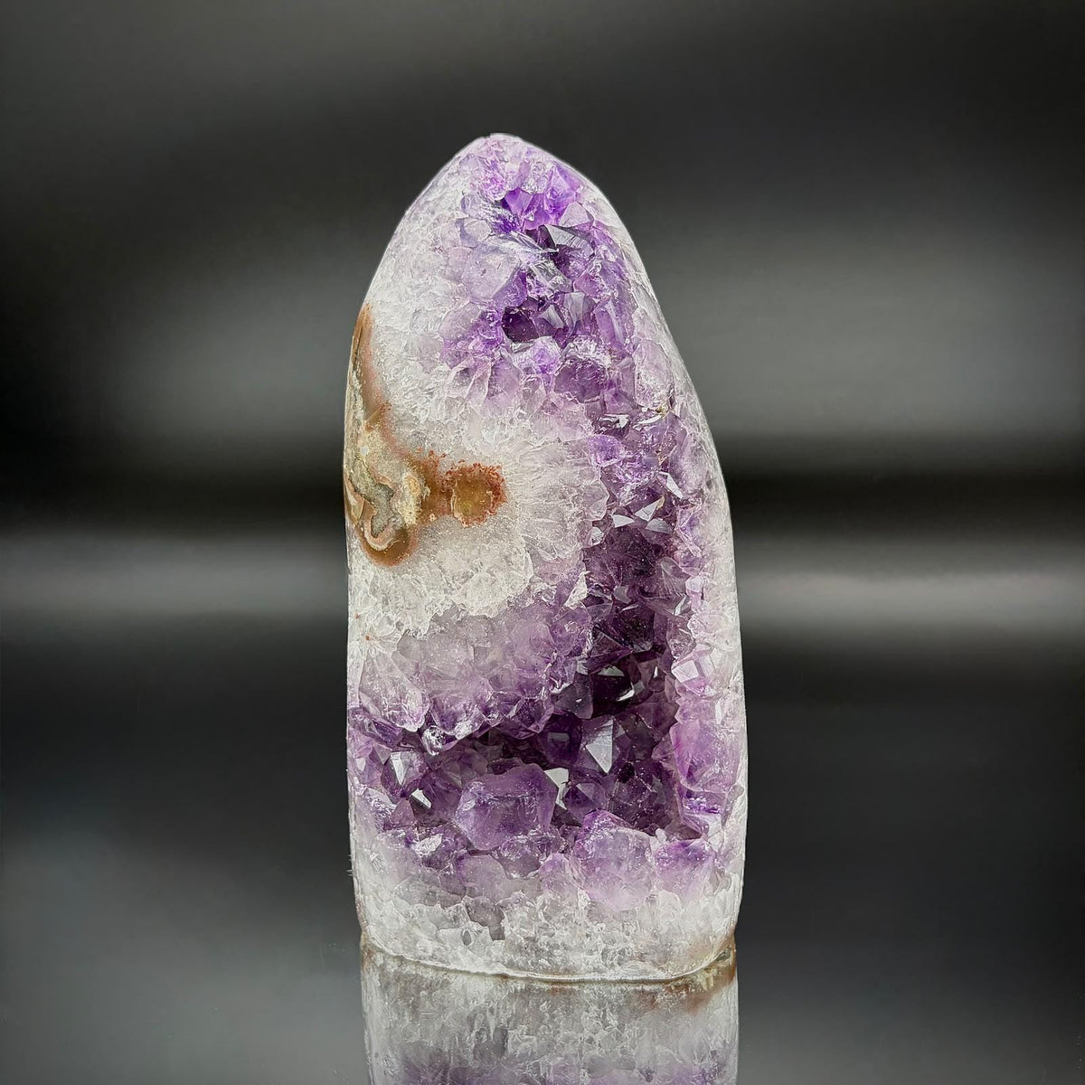 High-grade uruguayan amethyst crystal geode cut base | 1.54kg amu-59
