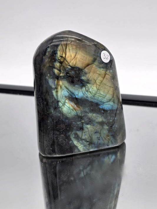 Labradorite Crystal Freeform With Strong Flash 0.54KG - Madagascar - #32
