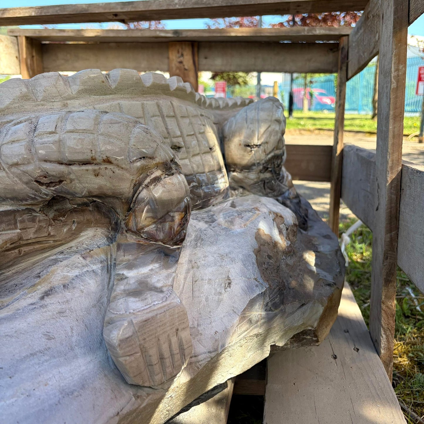 tail detail of agate crocodile sculpture